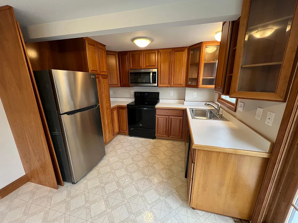 64 E Greenwood Ave #3