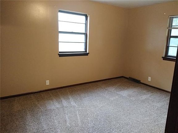 3rd image of 3114 N 36th Ter