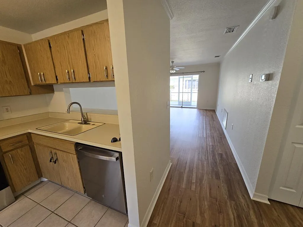 2919 Westmoreland Ct — Photo 3