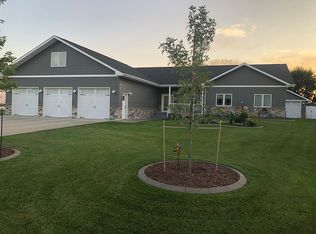 1811 65th St NW, Minot, ND 58703