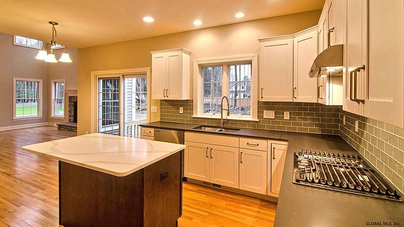 5th image of 28 BERGEN Place