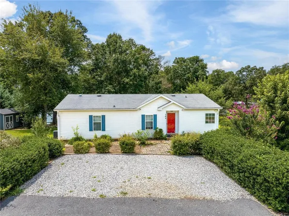 104 & 106 Cove Dr, Fair Play, SC 29643