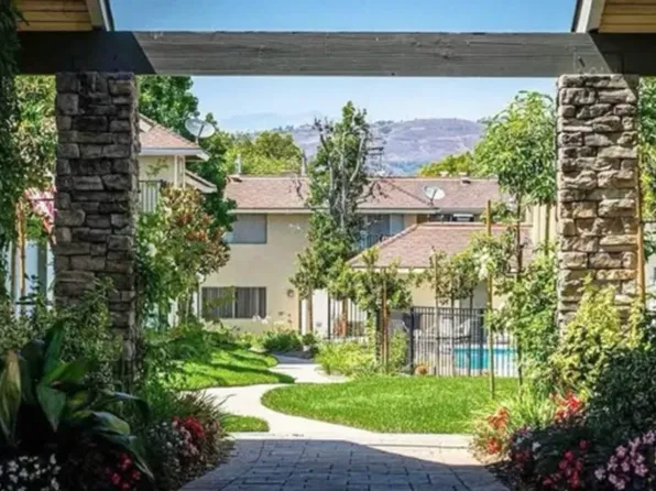 ROLLING HILLS MANOR APTS