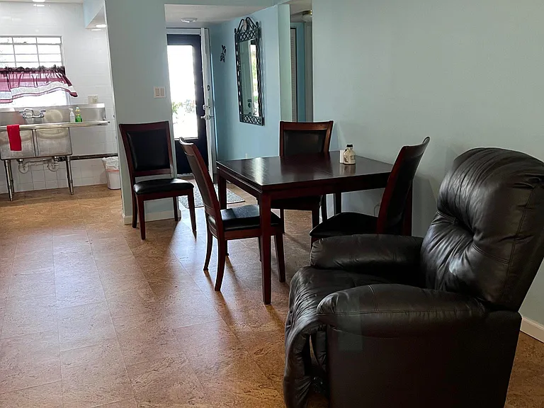 Dining Table & Chairs