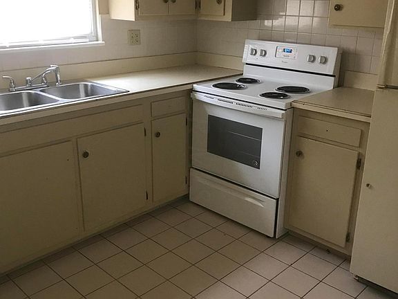 2nd image of 6857 Laird Ave