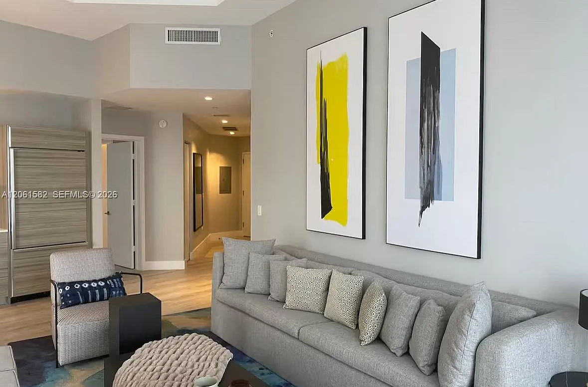3401 Midtown Condo — Photo 2