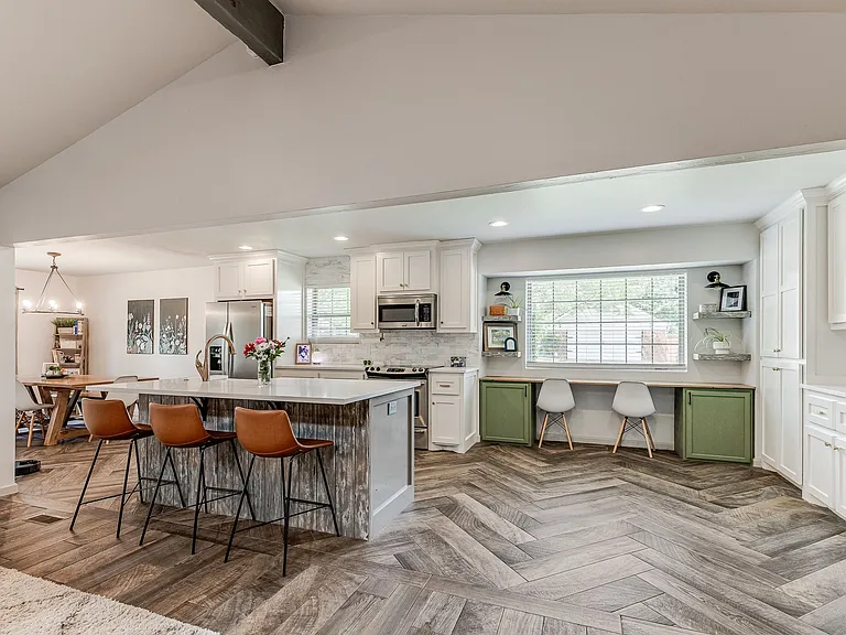 801 Rock Hollow Rd — Photo 16