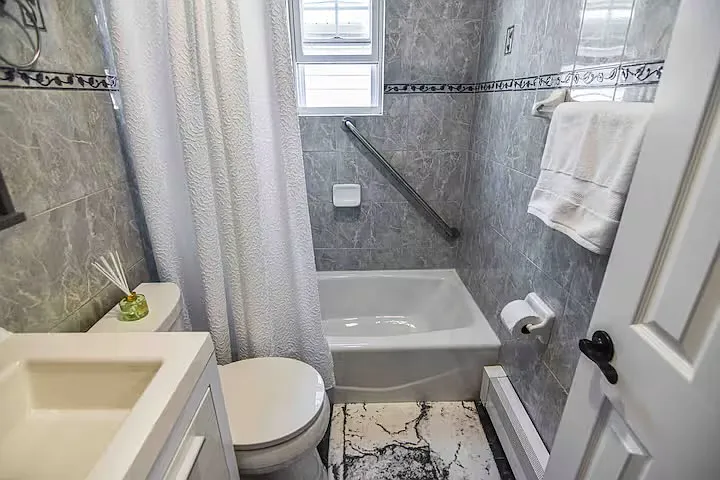 945 Olympia Blvd — Photo 12