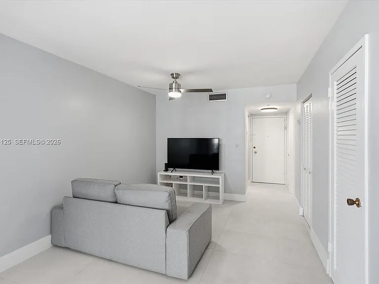 2899 Collins Ave #1022 — Photo 16