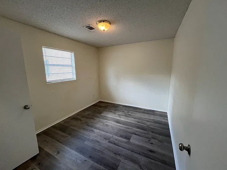 313 Potts Dr #J — Photo 5