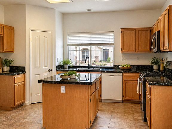 3rd image of 83125 Broadmoor Dr