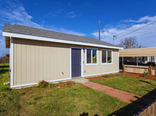 209 S Magnolia Avenue, Farmersville, CA 93223