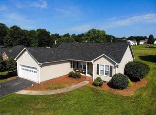 1020 Riverpointe Dr, East Bend, NC 27018