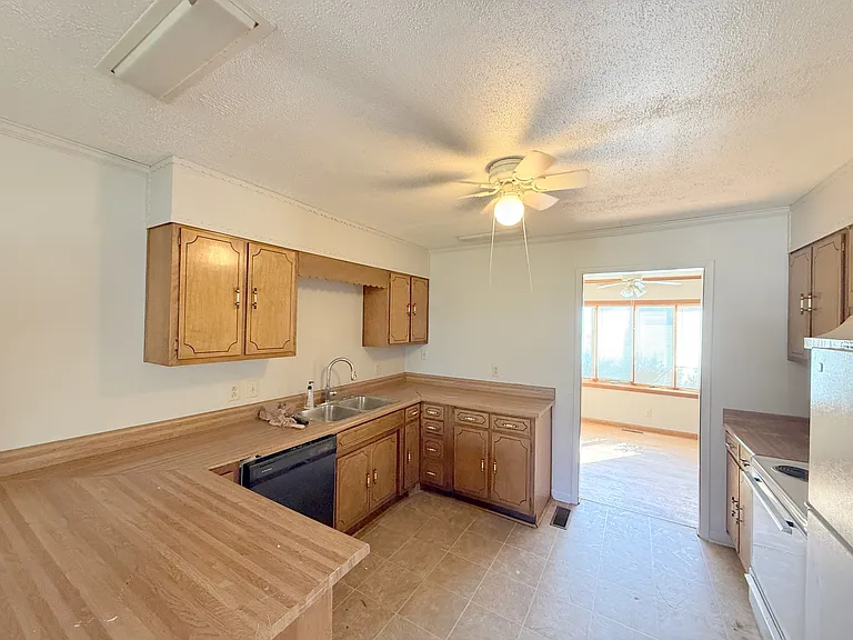 3811 Lakeview Dr NW — Photo 7