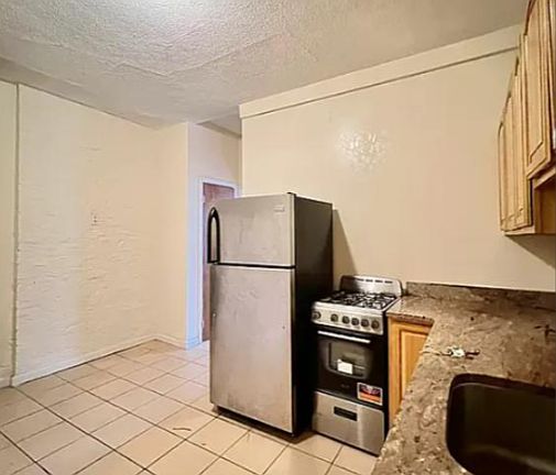 4th image of 162 E 88th St #109