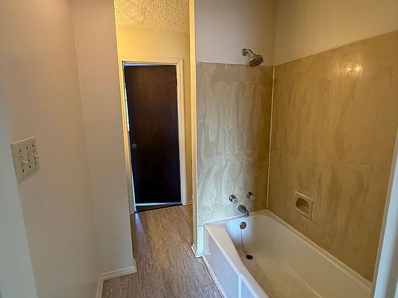 4th image of 1907 Jasper Ave APT A