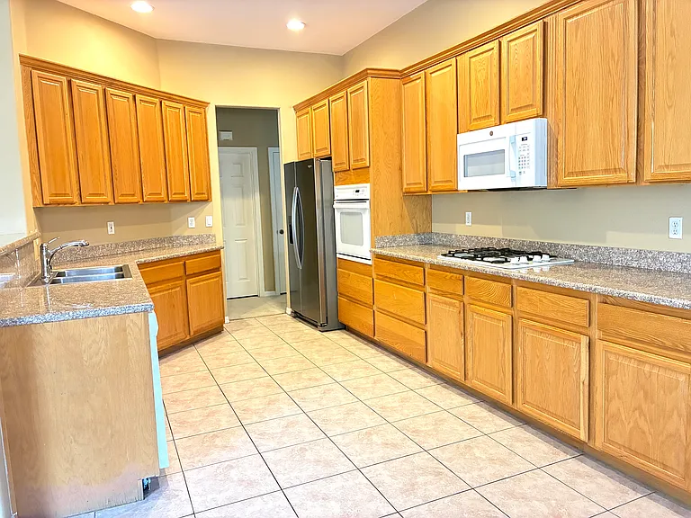 2275 Moresca Ave — Photo 15