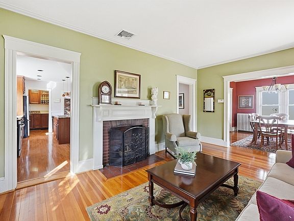 4th image of 383 Manning St