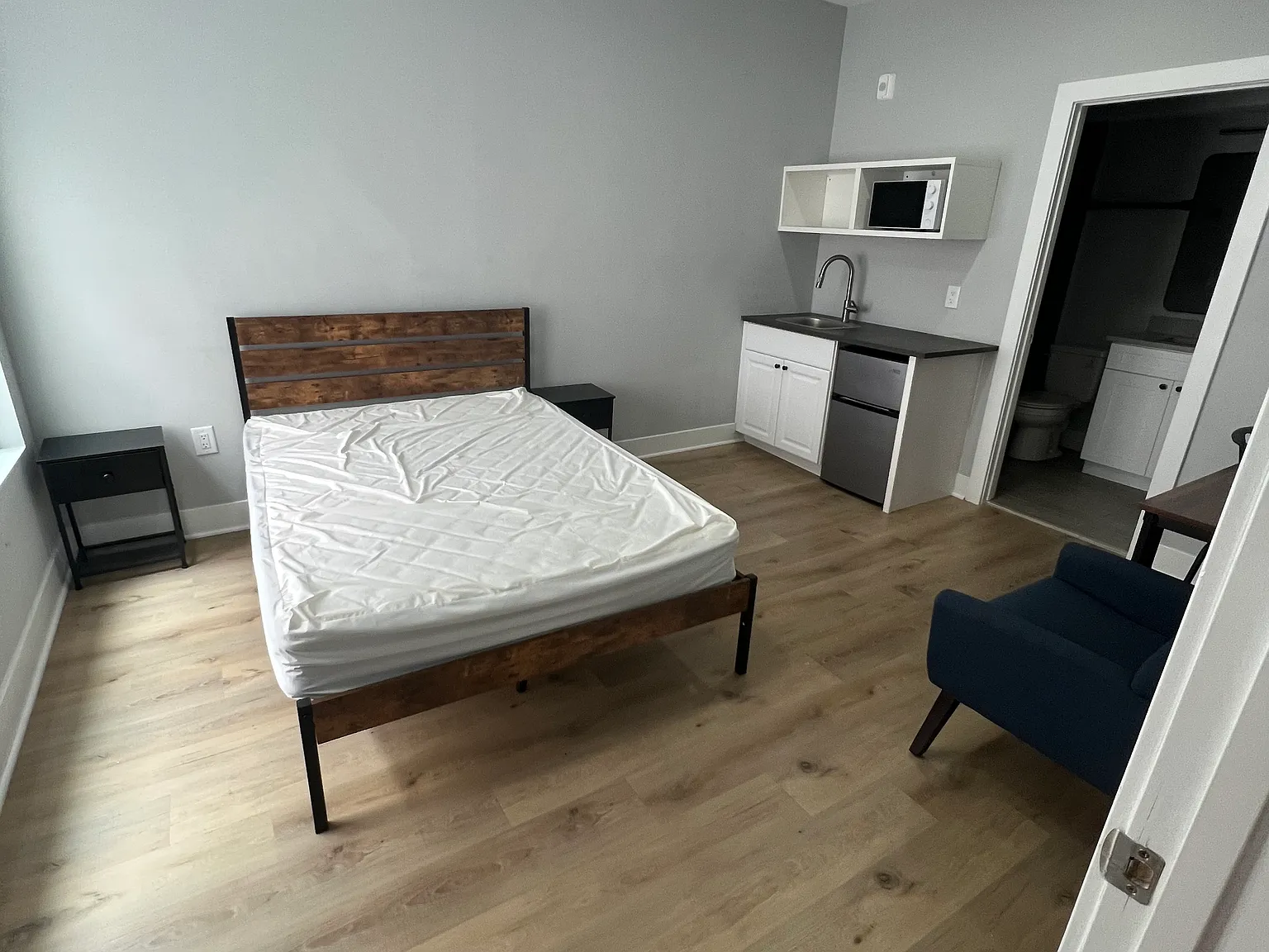 Studio, $1,400 — Photo 1