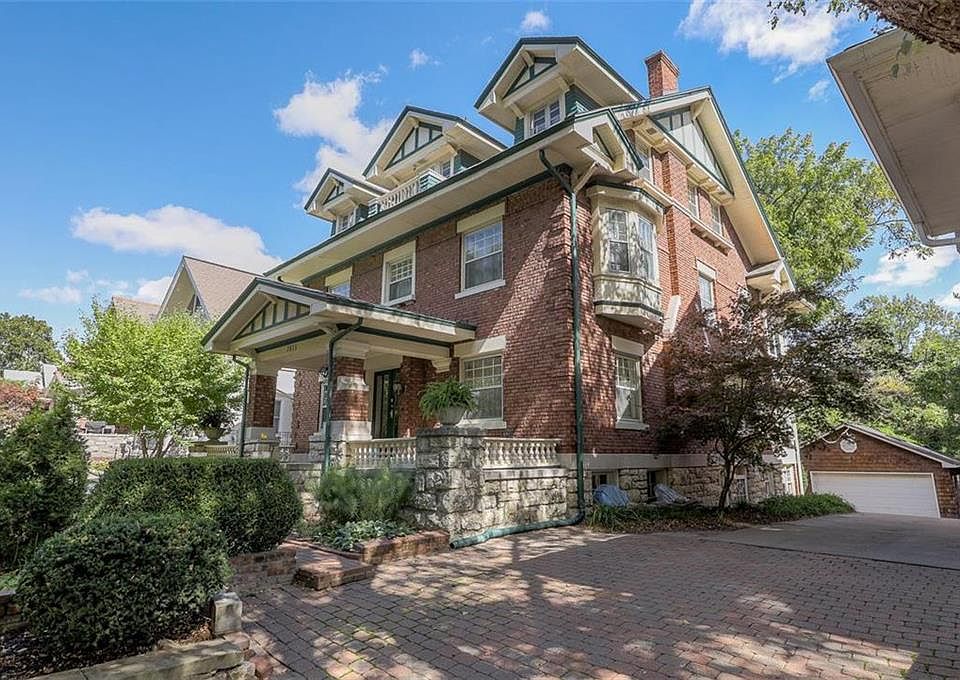 3655 Campbell St, Kansas City, MO 64109 | Zillow