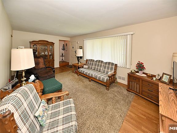 5th image of 155 Hasbrouck Ave