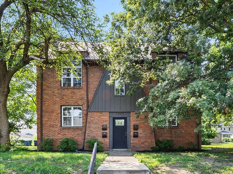 2 bed, 1.0 bath, 1000 sqft, $1,600 — Photo 1
