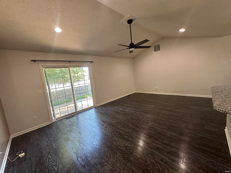 10686 Fall Creek Dr — Photo 5