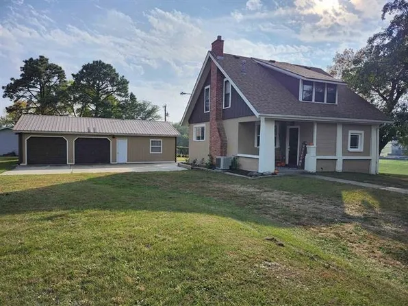 911 7th St, Springfield, SD 57062