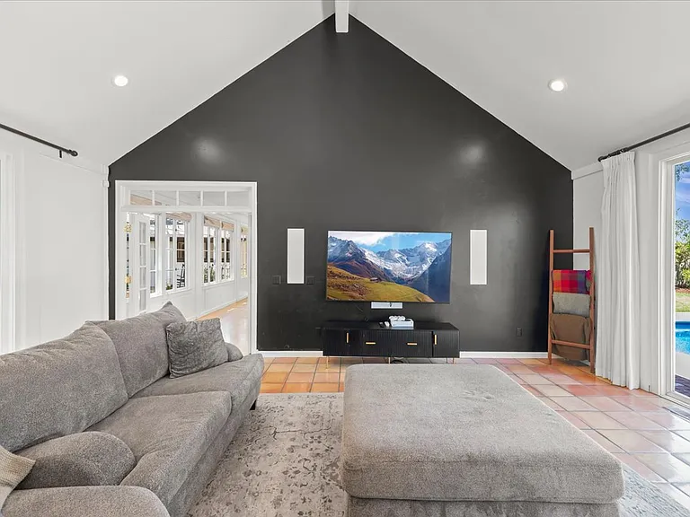 16995 Pine Way — Photo 33
