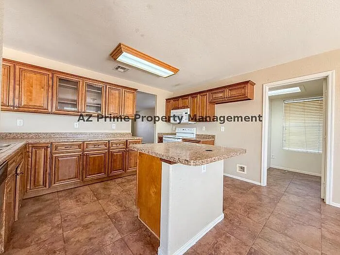 583 W Racine Loop — Photo 10