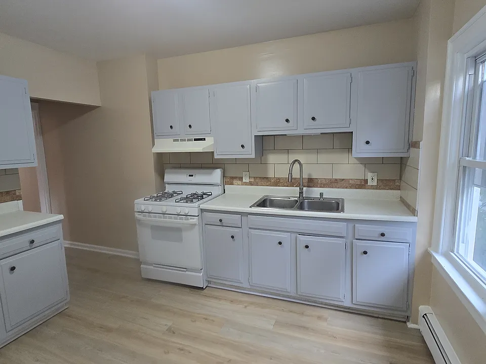 161 Wisner Ave #1R