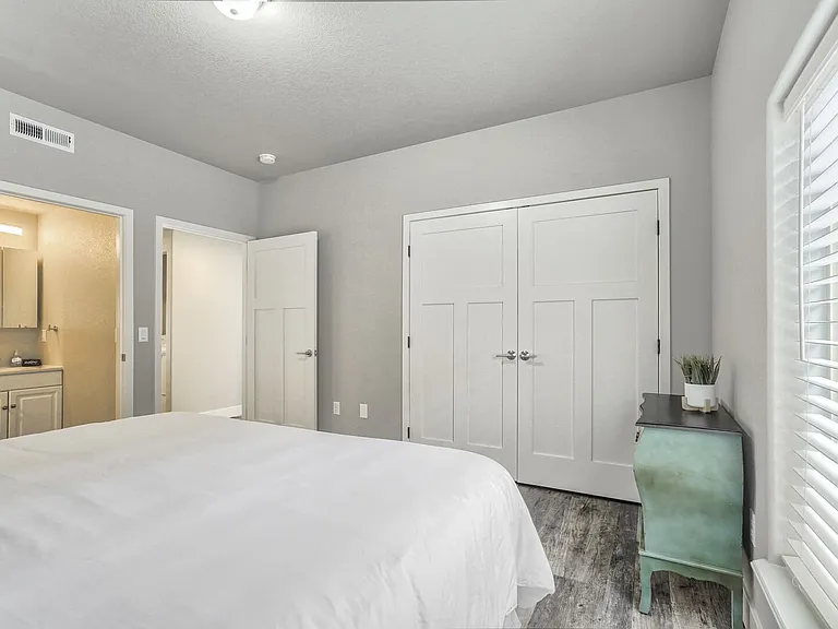 Master bedroom-King