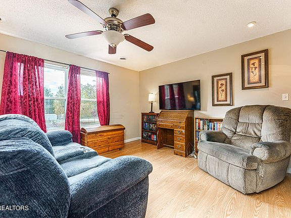 4th image of 2901 Beaverwood Dr