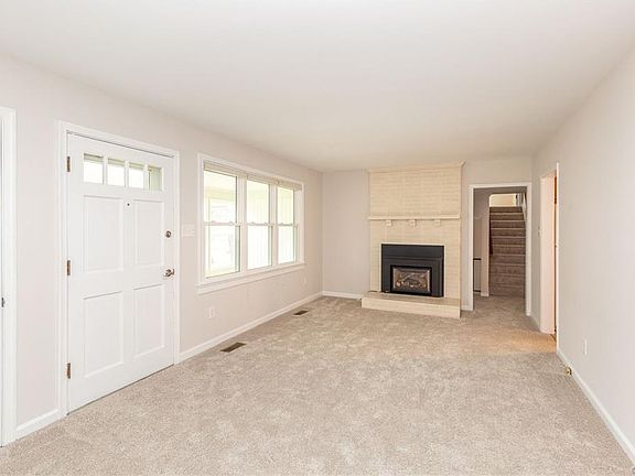 3rd image of 1671 Main Blvd