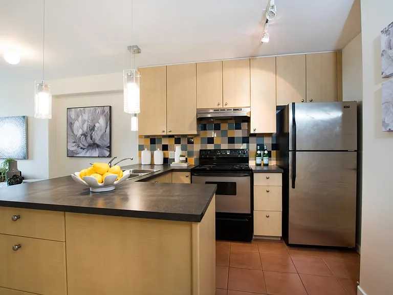 819 Hamilton St #403 — Photo 3