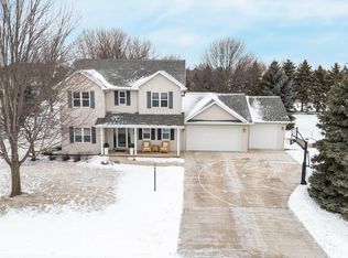 W6054 Zinnia Dr, Appleton, WI 54915