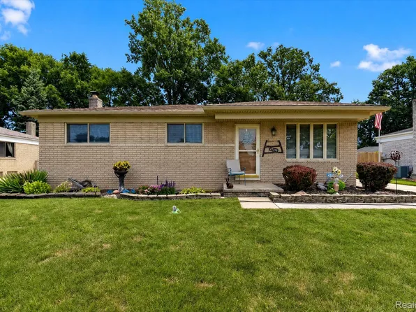 27241 Evelyn Ave, Brownstown, MI 48183