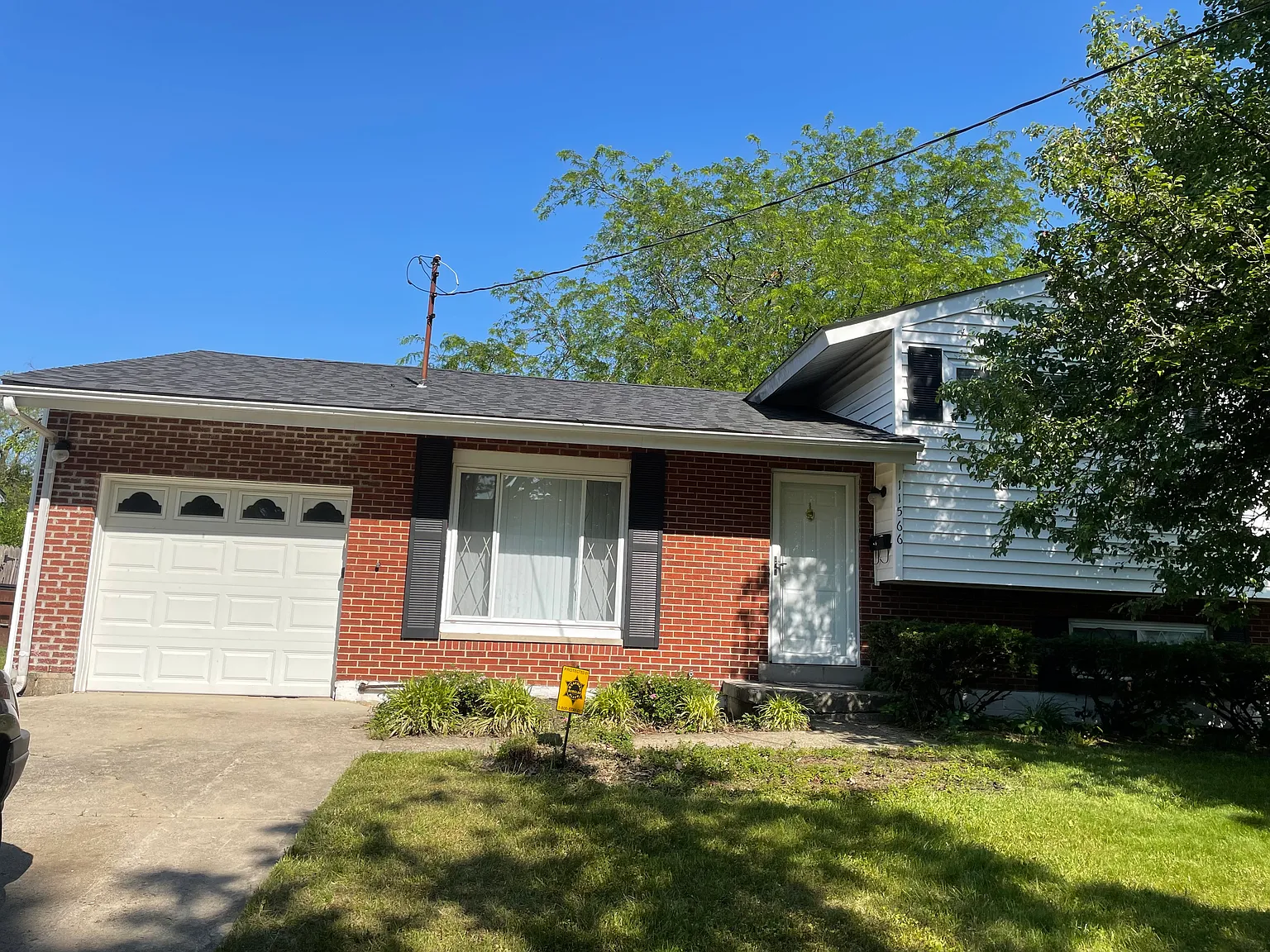 3 bed, 1.5 bath, 1608 sqft, $1,895 — Photo 1