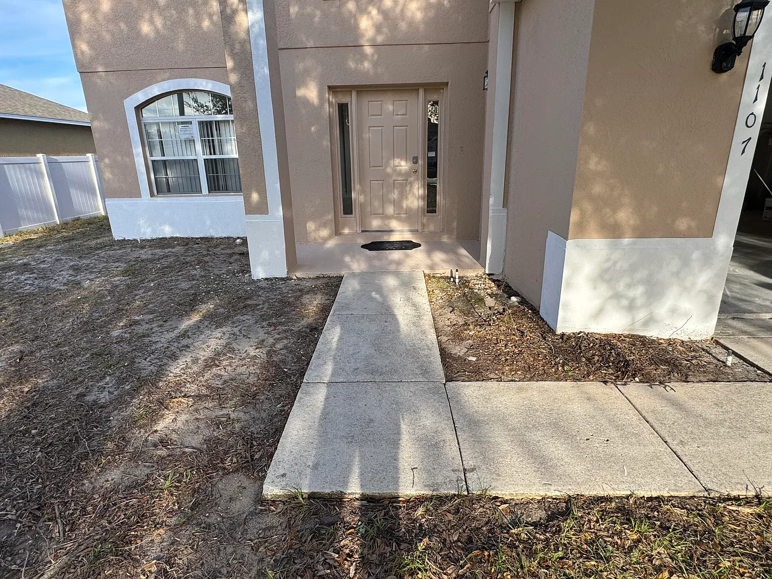 4 bed, 2.5 bath, 2806 sqft, $2,800 — Photo 2