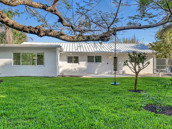 2nd image of 532 Gulf Road