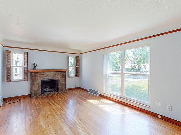 2nd image of 2238 Carabel Ave