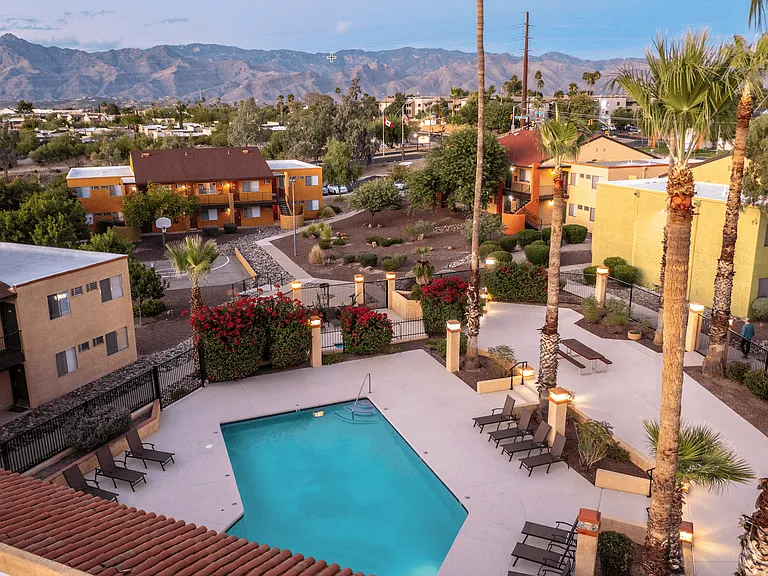 Pantano Crossing Apartments — Photo 7