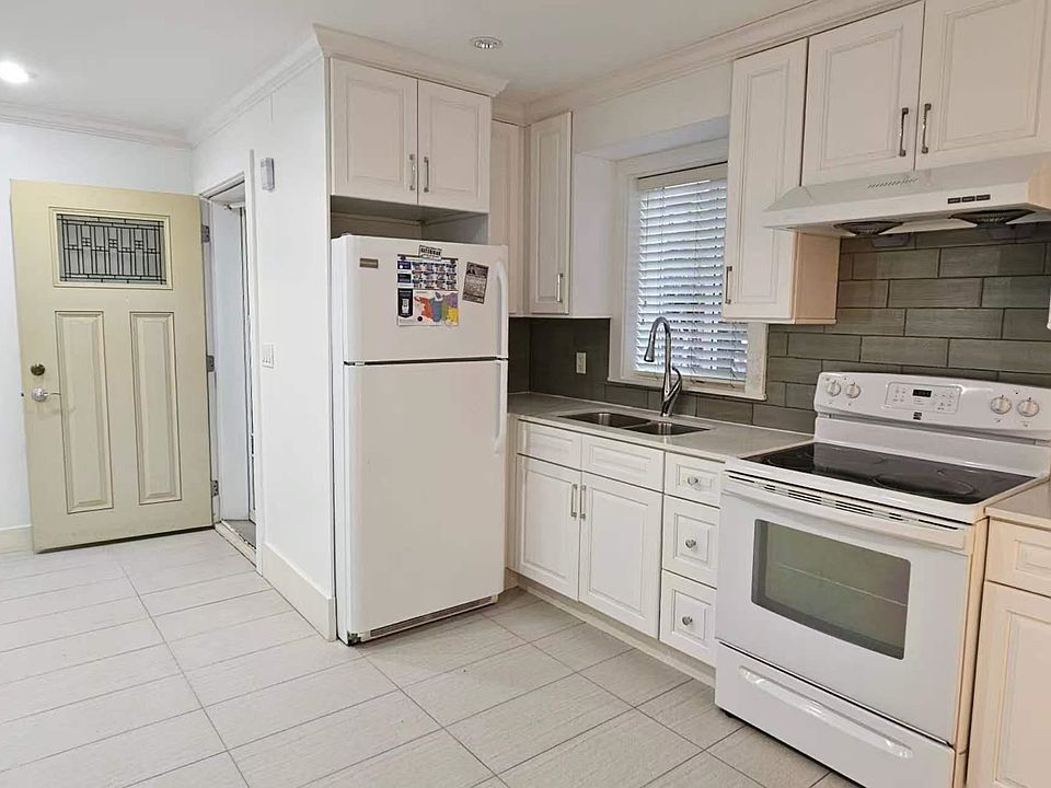 2nd image of 33XX Price St