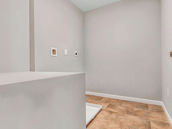 4th image of 5857 Parkview Ln