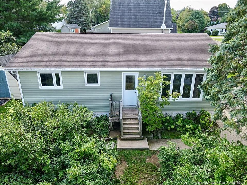 1st image of 52 Allan St