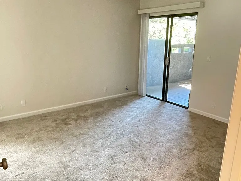 1032 Vermont St — Photo 4