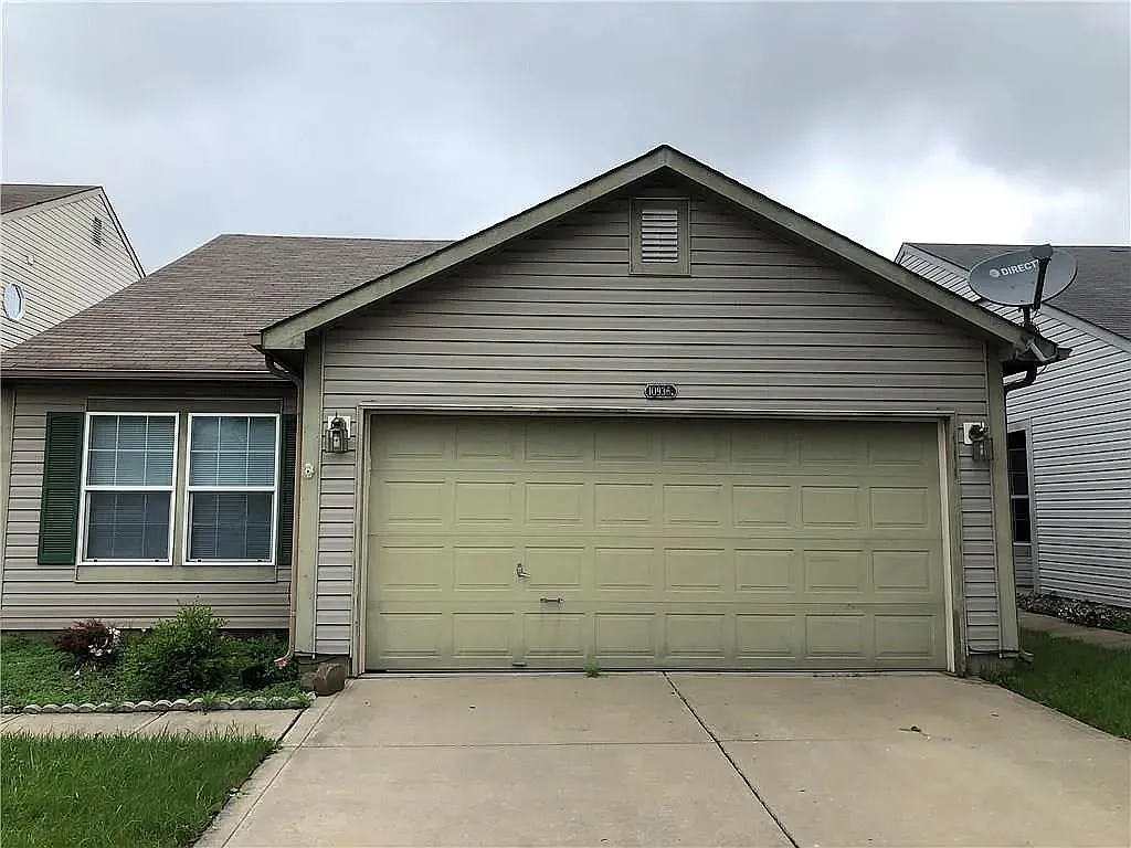 3 bed, 1030 sqft, $1,632 — Photo 1