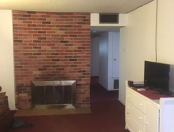 4th image of 16259 Encino St