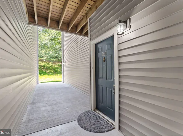 20453 Chesapeake Sq Unit 103, Sterling, VA 20165