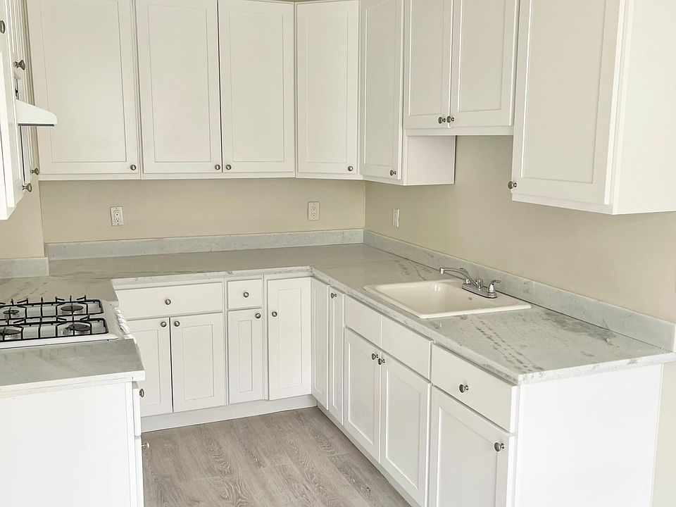 1st image of 2650 Franklin St #30